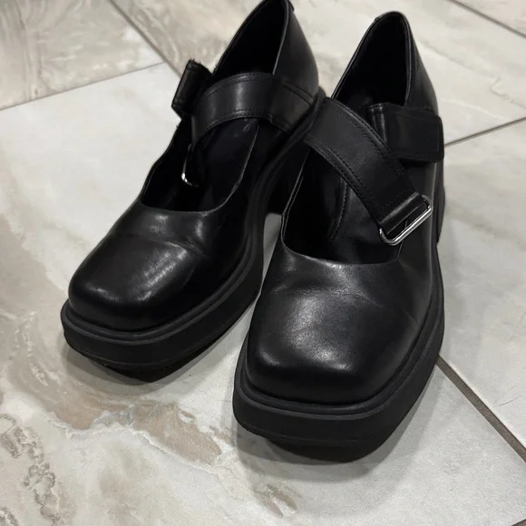 Vagabond Women's Black Leather Mary Jane Heels - Picture 2 of 8
